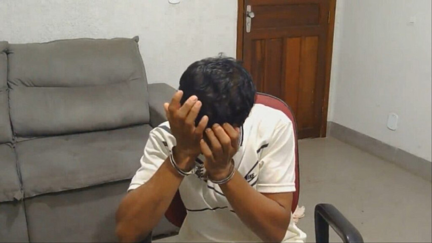Jovem chorou e disse que se arrepende do crime (Foto: Reprodução)