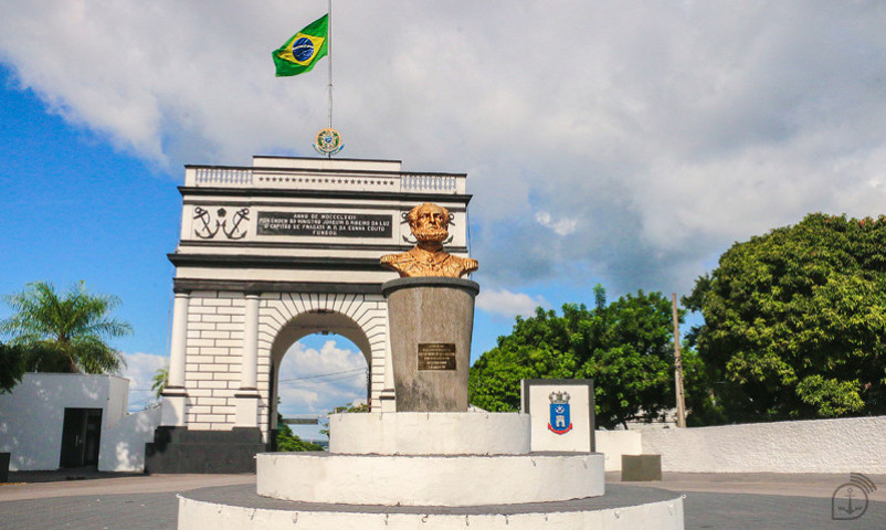 Fachada da Marinha, em Ladário