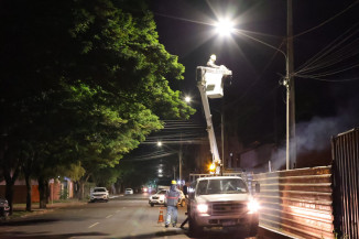 Prefeitura já substituiu mais de 4 mil lâmpadas de mercúrio por lâmpadas de LED em várias regiões de Dourados. Foto – A. Frota