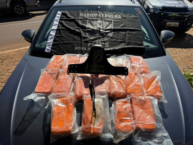 A droga estava distribuída em tabletes e escondida para evitar a fiscalização durante a viagem. - Fotos: jornal da Nova
