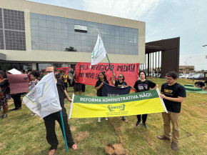 Servidores da UFGD durante mobilização na visita do ministro da Educação em Dourados - Foto: Divulgação