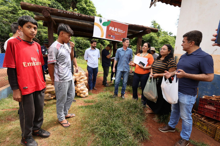 Programa de aquisição e entrega de alimentos começou pela Escola municipal Indígena Agustinho – Foto: A. Frota