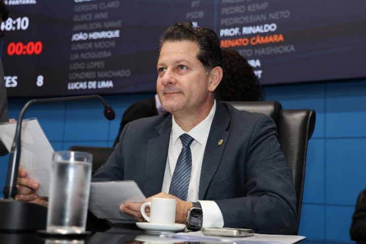Renato Câmara, vice-presidente da Assembleia, apresenta a indicação que pretende levar robótica e tecnologia à rotina da Escola Presidente Vargas