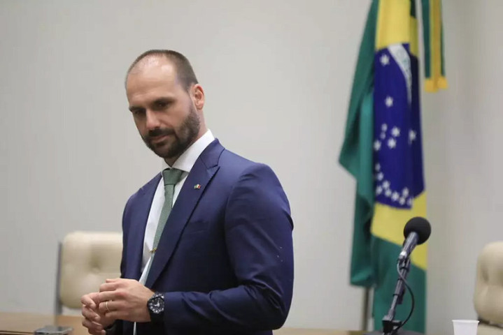 Deputado federal cassado, Eduardo Bolsonaro, durante participação em comissão na Câmara (Foto: Divulgação)