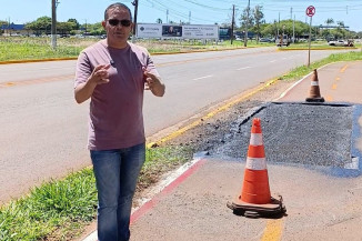 Vereador Inspetor Cabral fiscalizando obra na Coronel Ponciano