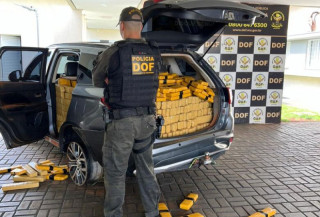 Durante a vistoria no automóvel, as equipes localizaram diversos tabletes de maconha, que totalizaram cerca de 1,1 tonelada da droga - Foto: DOF