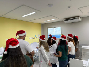 Cantata de Natal leva emoção e acolhimento a pacientes e equipes do Hospital Regional de Dourados