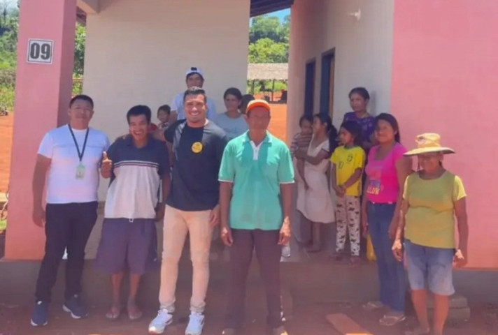 Indígena no reencontro com a família no Paraguai - Foto: Divulgação