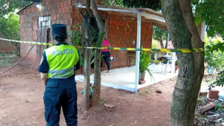 Local do crime foi isolado para a perícia. (Foto: Reprodução/Última Hora).