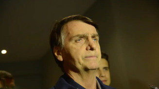 Bolsonaro recebe alta e retorna à custódia da Polícia Federal em Brasília