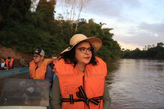 Gleice Jane fiscaliza impactos ambientais no Rio Paraguai em visita a Porto Murtinho