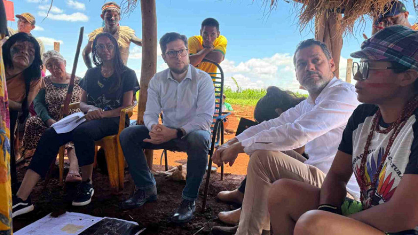 Os magistrados Fernando Nardon Nilsen e Marcelo Vieira durante visita à fazenda. (Foto: Divulgação, Justiça Federal em MS)