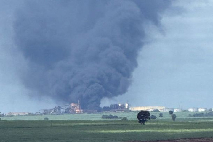 De longe é possível ver fumaça do incêndio - Foto: Divulgação