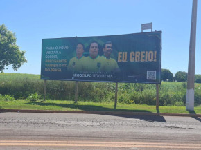 O outdoor está localizado na saída de Itaporã, sentido Maracaju