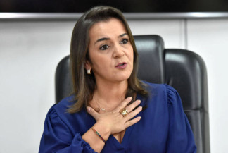 Manifestação em Campo Grande lança abaixo-assinado por impeachment da prefeita Adriane Lopes