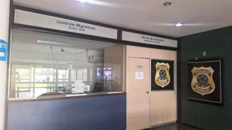 PF prende duas pessoas por fraude migratória para receber benefício no Brasil