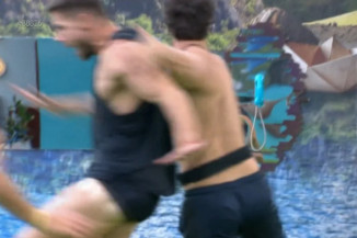 BBB26: imagens mostram PA puxando Jonas antes da queda