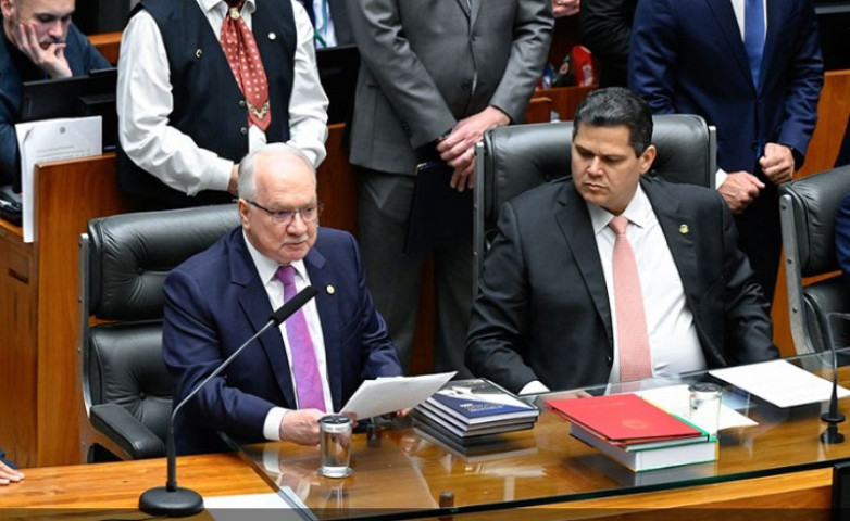 Presidente do STF, Fachin (ao lado de Davi Alcolumbre) apresentou a mensagem do Poder Judiciário ao Congresso Marcos Oliveira/Agência Senado  Fonte: Agência Senado