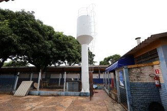 Durante entrega de caixa d'água na escola Loide, prefeito Marçal FIlho cita que vai buscar melhorias salariais para professores