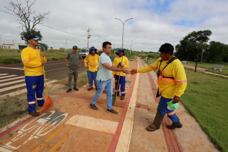Prefeito percorre bairros e vistoria serviços públicos