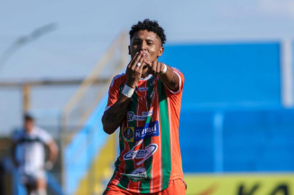 João Carlos marcou o primeiro do CEN, seu quarto gol no campeonato, e deu o passe para o segundo, marcado por Augusto (Foto: Rodrigo Moreira/@rmp.fotografia)