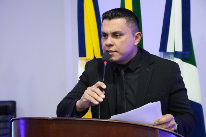Dalton destaca riscos à mobilidade e cobra ações para melhorar a infraestrutura urbana na Vila Industrial. (Foto: F.Grott)