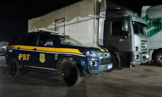 PRF intercepta dois caminhões com 19 toneladas de mercadorias irregulares na BR-262