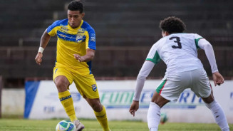 Luizinho marcou os dois gols dos sete do DAC sobre o Bataguassu. (Foto: Marcelo Berton)