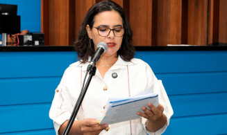 Deputada Gleice Jane cobra transparência e defende prioridade a professores licenciados na rede estadual