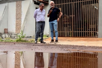 Vereador Sergio Nogueira visitou o bairro acompanhado de Jorge Torraca, da Semop (Foto: Assessoria/CMD)