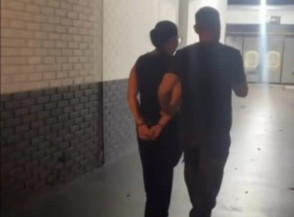 Mulher foi presa em flagrante pela Polícia Civil - Foto: Reprodução/Sidnei Bronka