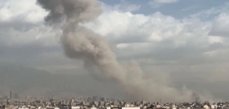 Fumaça em Teerã após ataque dos EUA e Israel ao Irã  • Reprodução/CNN