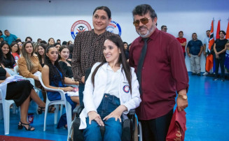 Paralisia cerebral não impediu formatura em  nutrição e agora cursar medicina na UCP-PJC