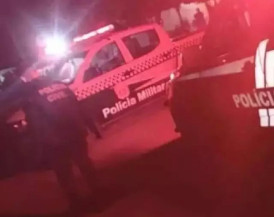 Viaturas em frente ao local do crime, em outubro de 2024