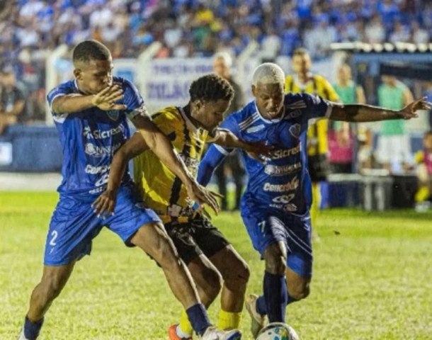 Partida disputada na noite desta quarta em Ivinhema (Foto: @riberojrfoto)