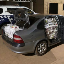 Perseguição policial termina com prisão e carro carregado de cigarros contrabandeados em MS