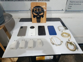 Celulares apreendidos durante ação da Polícia Civil - Imagem: DRACCO