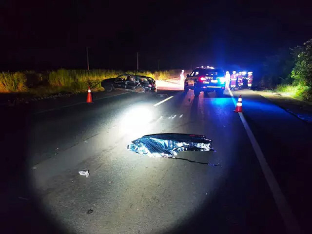 Condutor foi arremessado do veículo e morreu atropelado na BR-163 (Foto: Rio Brilhante em Tempo Real)