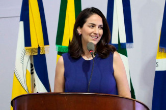 João Henrique homenageia Gianni Nogueira em sessão solene pelo Dia da Mulher na ALEMS