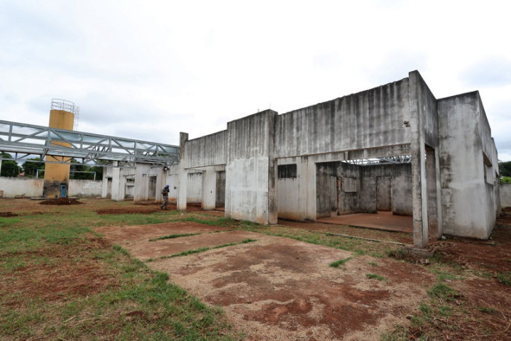 Obras do Ceim da Vila Erondina, paralisadas há cinco anos, serão retomadas nesta quarta-feira pela Prefeitura de Dourados. Foto – A. Frota