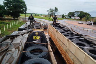 DOF apreende carretas com mais de R$ 1 milhão em pneus - Divulgação / DOF