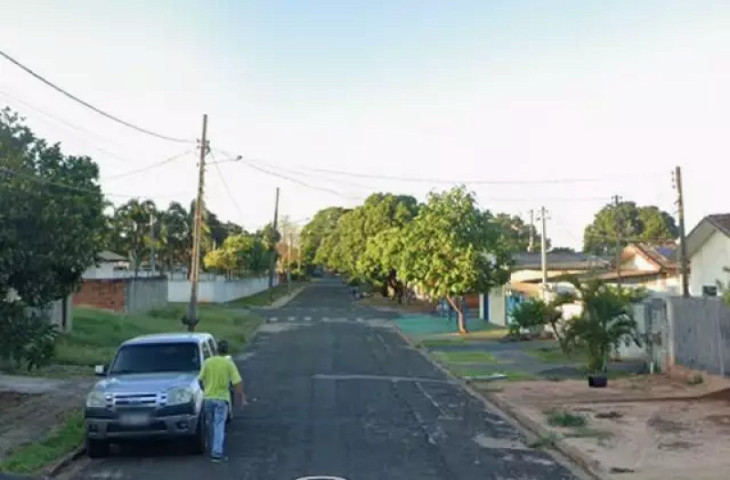 Rua da região central onde fica casa invadida. (Foto: Reprodução | Google)