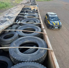Carga de pneus contrabandeados é apreendida e motorista preso pela PRF na BR-163. (Foto: Divulgação/PRF)