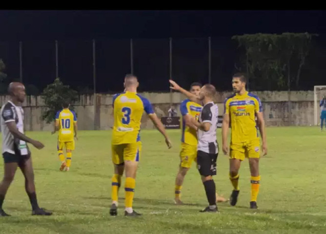 Jogadores do DAC durante partida contra o Corumbaense em Corumbá (Foto: Reprodução/Instagram DAC Dourados)