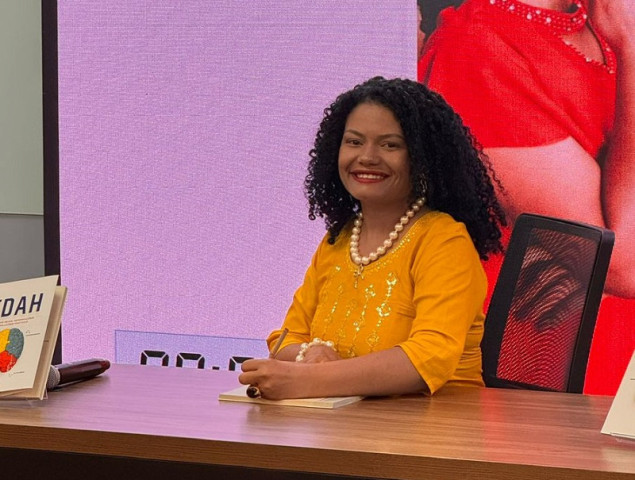 Ao longo de sua jornada de formação acadêmica e autoconhecimento, Talita descobriu que é neurodivergente, com diagnóstico de TDAH, experiência que a motivou a compartilhar aprendizados
