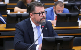 Comissão da Câmara aprova projeto que regulamenta instrutores de armamento e tiro no Brasil