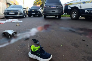 Mãe e filho de 6 anos morrem após moto ser atingida por caminhão