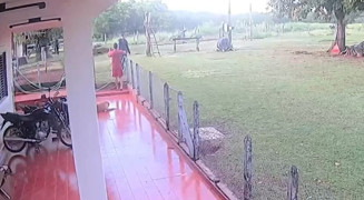 Ataque a tiros em fazenda é registrado por câmera e deixa jovem ferido em MS
