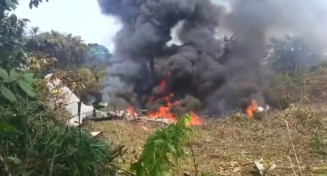 Avião militar cai na Colômbia — Foto: Reprodução/Redes Sociais