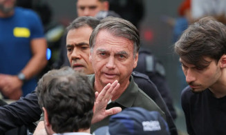 Bolsonaro vai para prisão domiciliar por 90 dias após decisão de Moraes